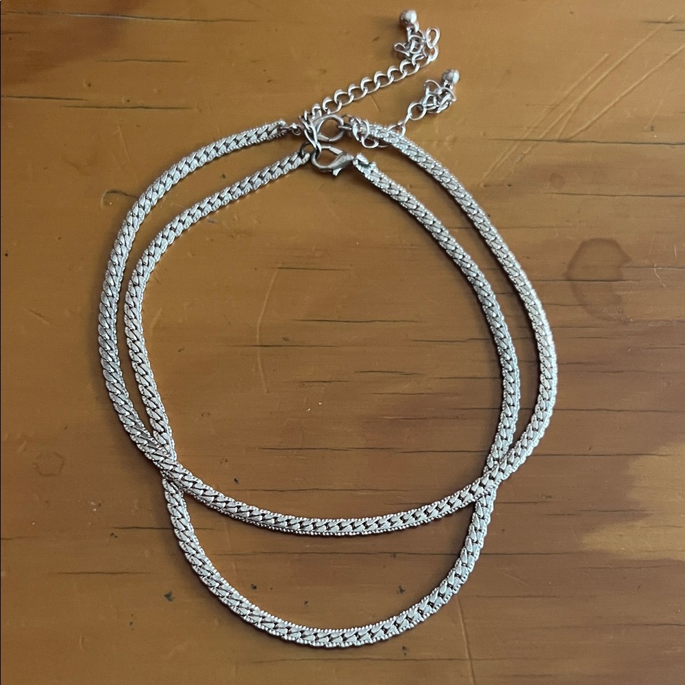 Elegant Silver Women's Necklace